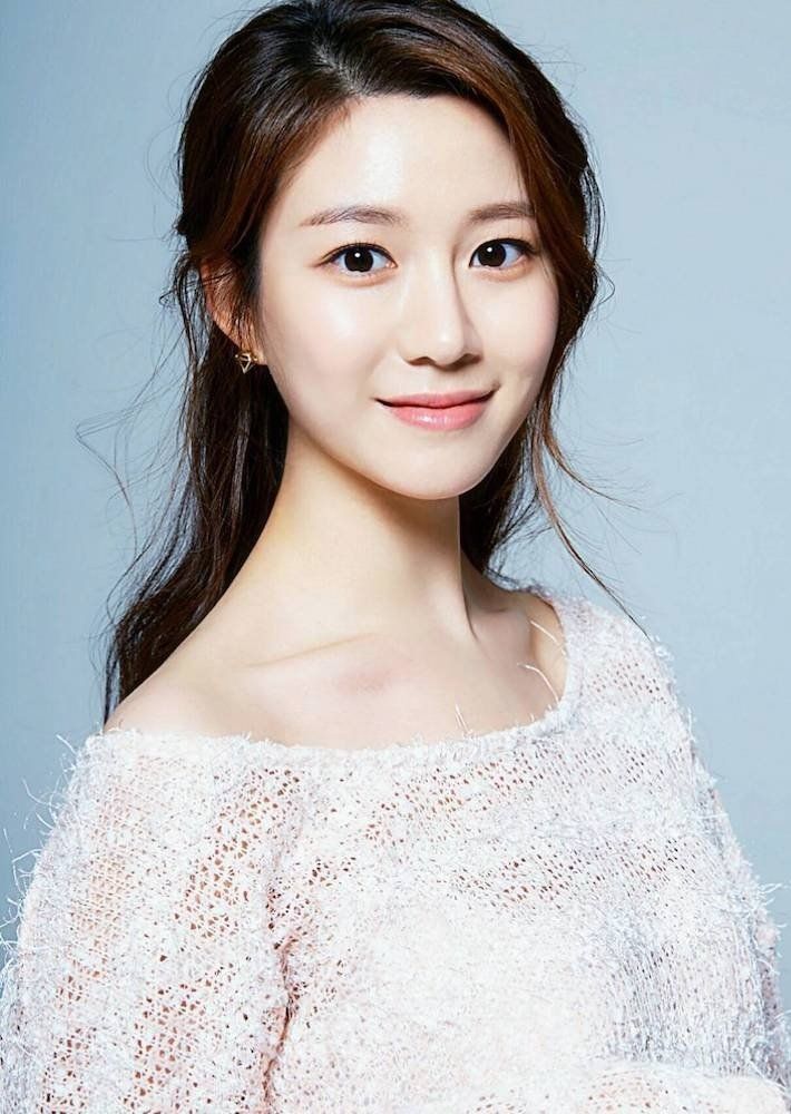 Lee Da In là một trong hai cô con gái của tượng đài phim ảnh một thời Kyun Miri.