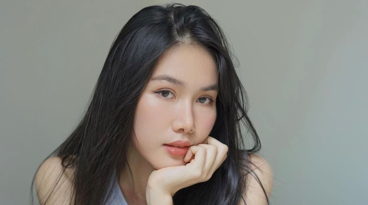 Á hậu Phương Anh khoe vẻ đẹp hững hờ với mặt mộc tóc rối 