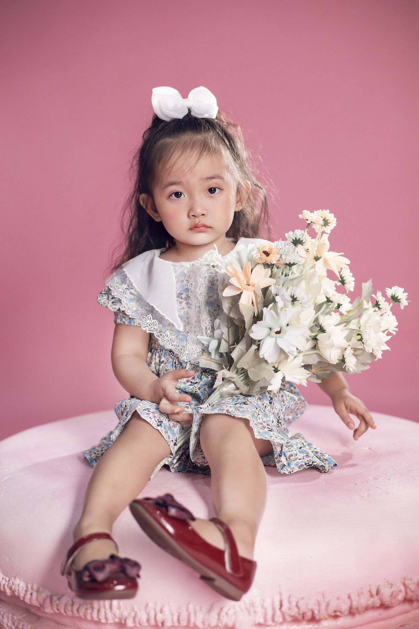 Cô em Anna 3 tuổi cũng ngày càng có nét giống mẹ Khánh Thi.