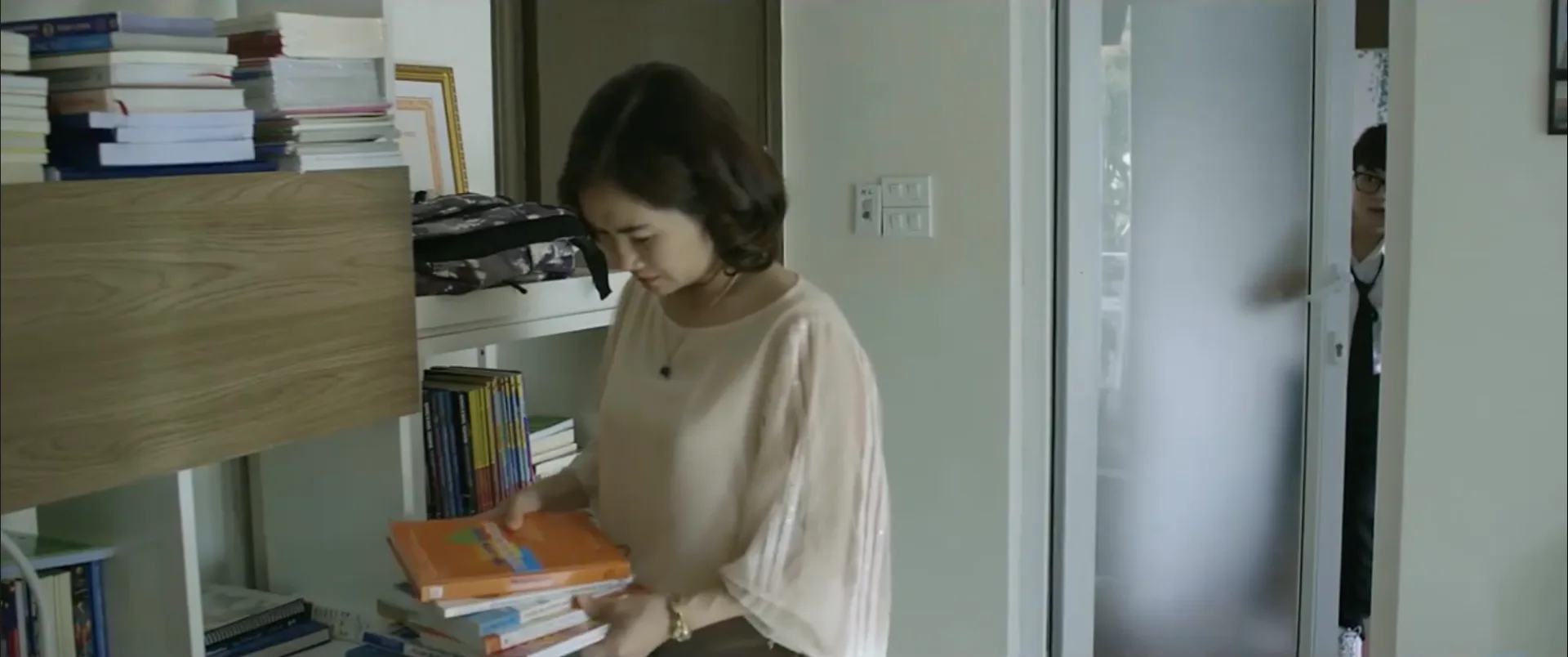 Hãy nói lời yêu tập 15: Nguyệt Hằng có dấu hiệu tâm thần, Anh Vũ bất ngờ hôn Bảo Hân- Ảnh 2