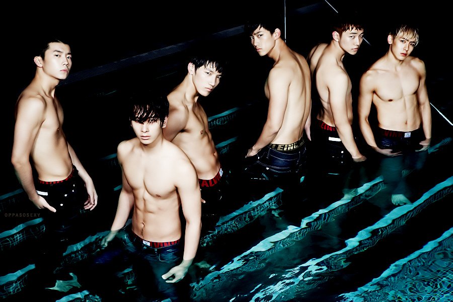 Các thành viên nhóm nhạc 2PM đều sở hữu vẻ ngoài cuốn hút, mạnh mẽ
