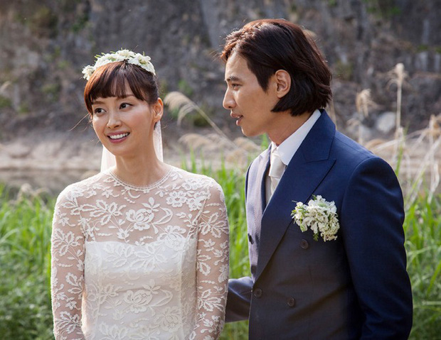 Tài tử Won Bin và vợ Lee Na Young trong đám cưới giản dị