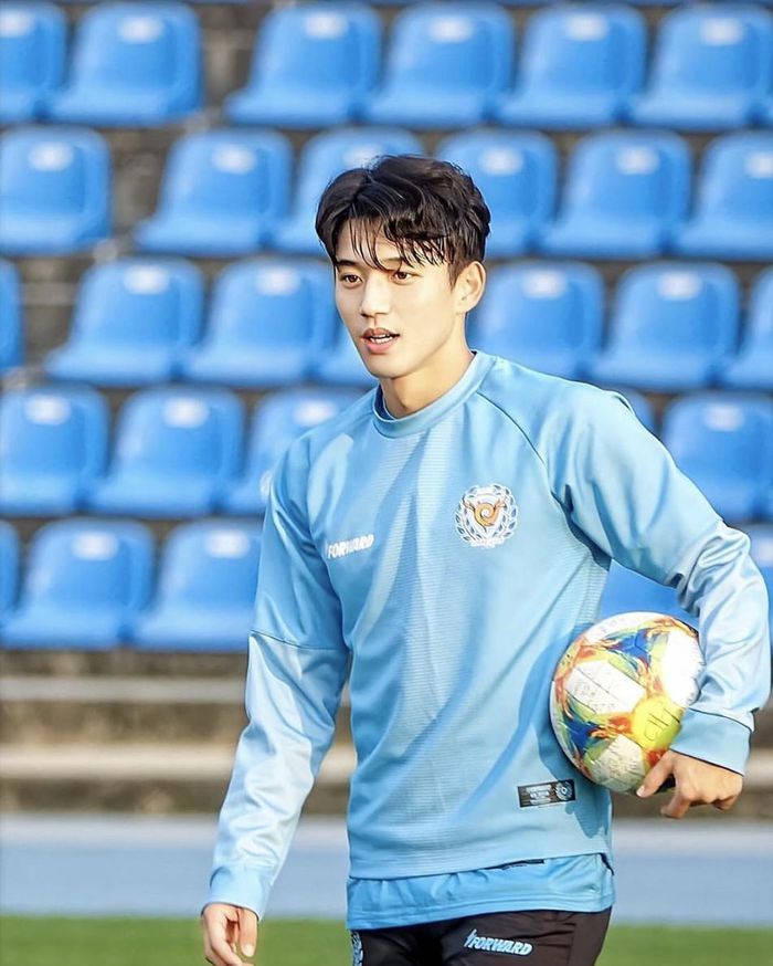 Cầu thủ U23 Hàn Quốc làm xôn xao MXH Việt vì điển trai như tài tử  - Ảnh 5