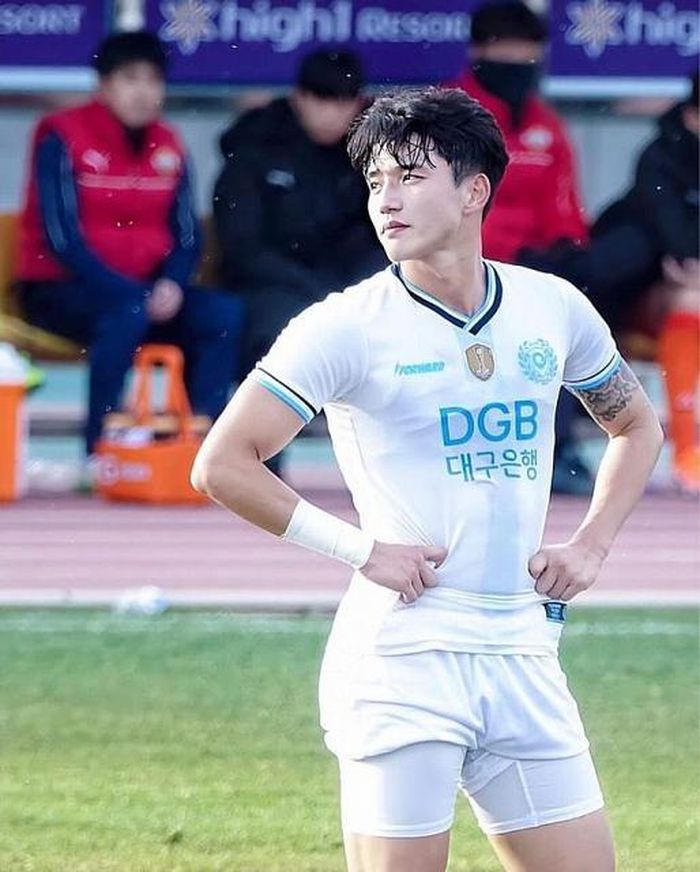 Cầu thủ U23 Hàn Quốc làm xôn xao MXH Việt vì điển trai như tài tử  - Ảnh 8