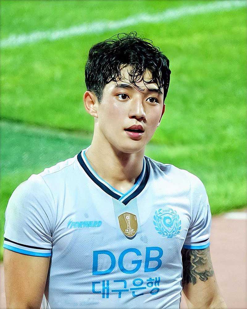 Cầu thủ U23 Hàn Quốc làm xôn xao MXH Việt vì điển trai như tài tử  - Ảnh 9