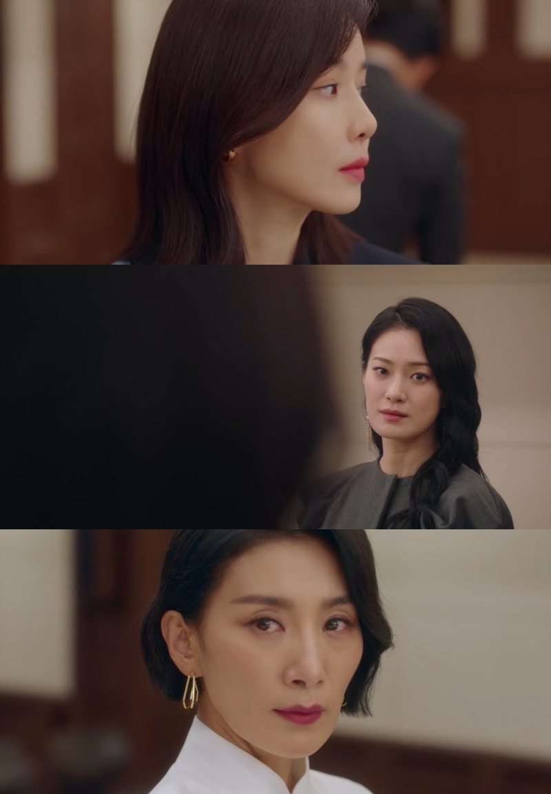 Hee Soo - Seo Hyun - Jin Hye nhìn nhau gật đầu ẩn ý.