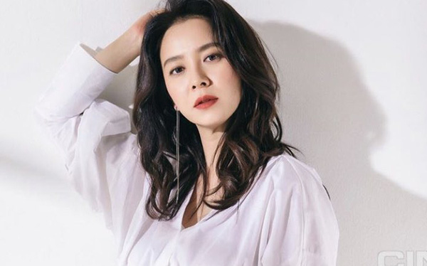 "Mợ ngố" Song Ji Hyo được khen ấm áp và tốt bụng khi từng có hành động này với diễn viên nhí
