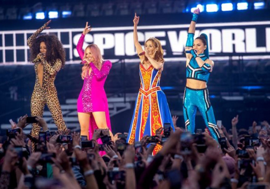 Tháng 5/2019, Spice Girls tái hợp sau 19 năm tan rã và thực hiện chuyến lưu diễn kéo dài 13 ngày mà không có Victoria Beckham.