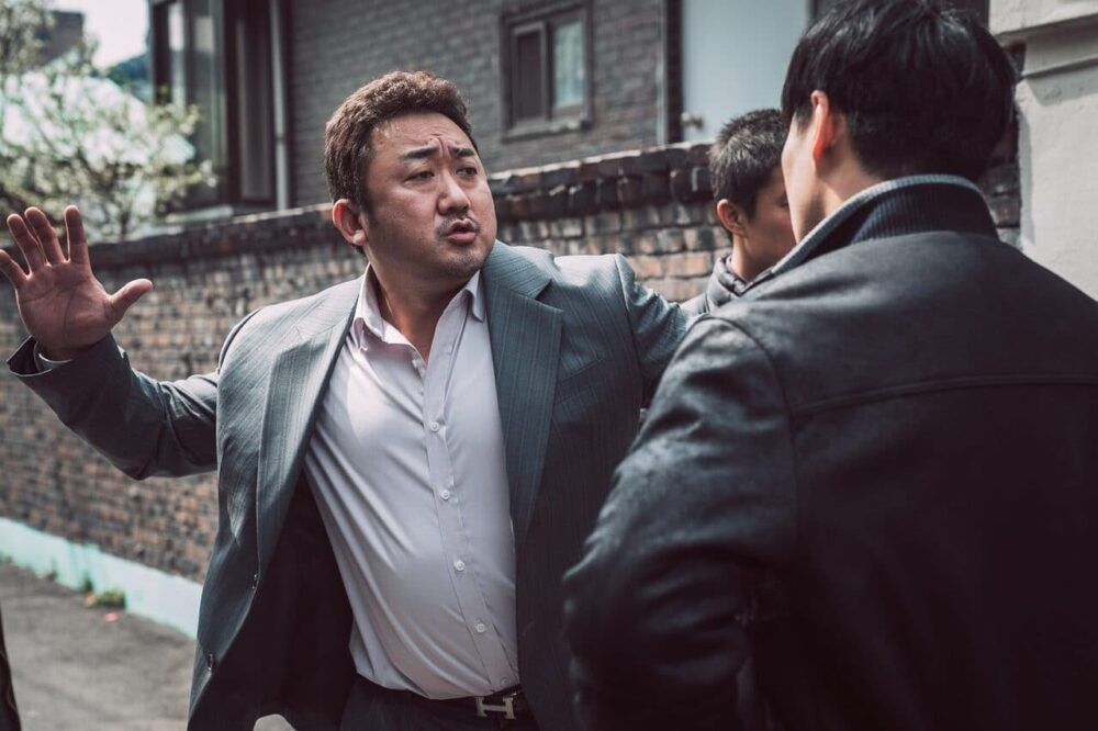 Ma Dong Seok luôn được các nhà làm phim ưu ái cho những vai diễn thiên về hành động, võ thuật, bạo lực.