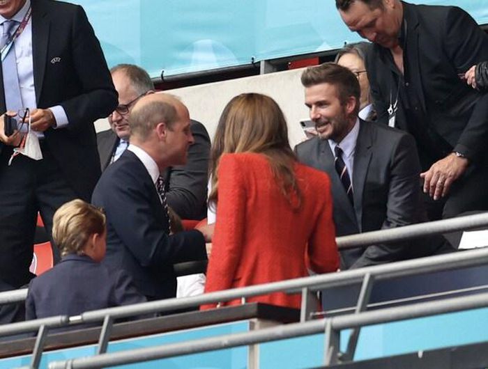 David Beckham và vợ chồng Hoàng tử William tay bắt mặt mừng