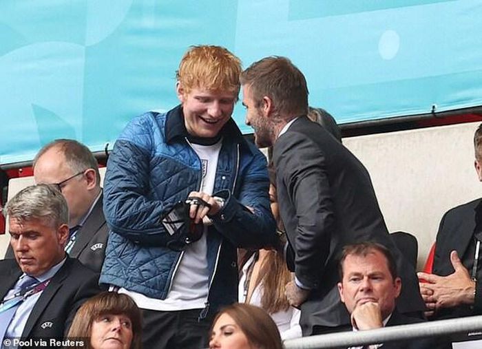 Ed Sheeran và Beckham nói chuyện vui vẻ