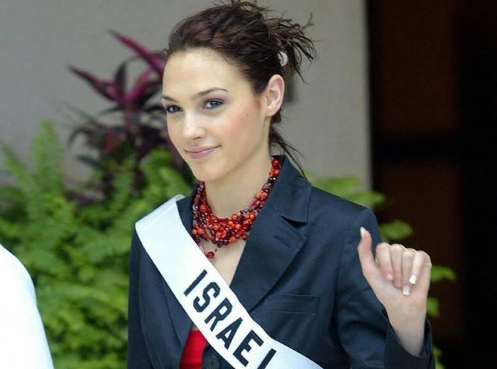 Cô đại diện nước nhà tham dự cuộc thi Miss Universe 2004