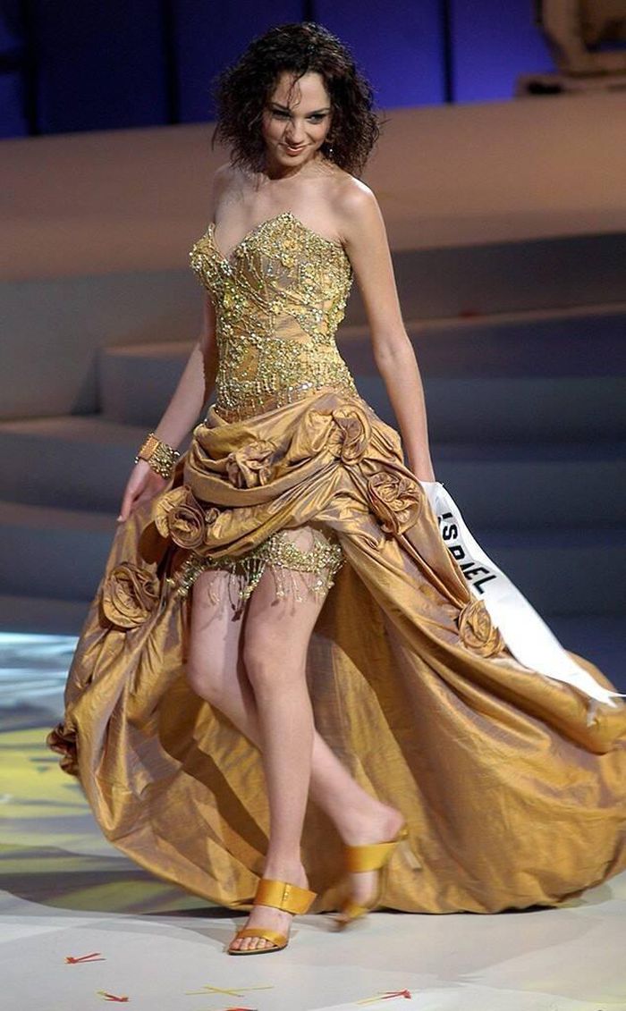 Dù xinh đẹp nhưng Gadot ra về tay trắng tại Miss Universe 2004