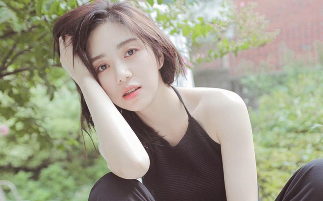  Kwon Mina (AOA) vướng nghi vấn "giật bồ" hậu công khai hẹn hò