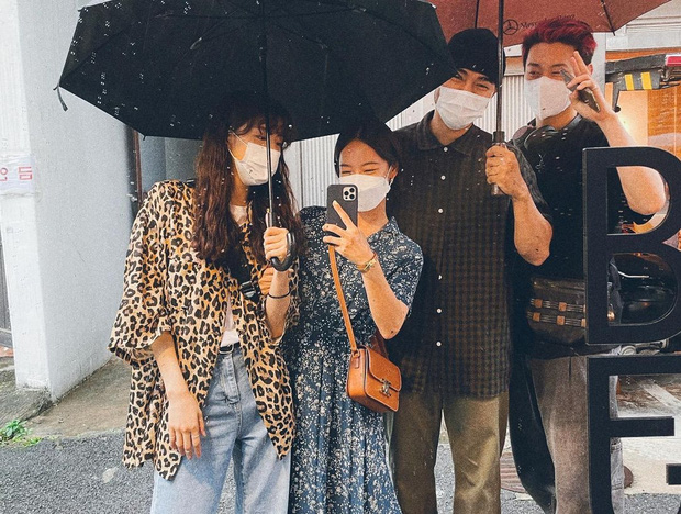Lee Sun Bin cập nhật lên trang cá nhân ảnh dạo phố vui vẻ cùng hội bạn thân của cô.