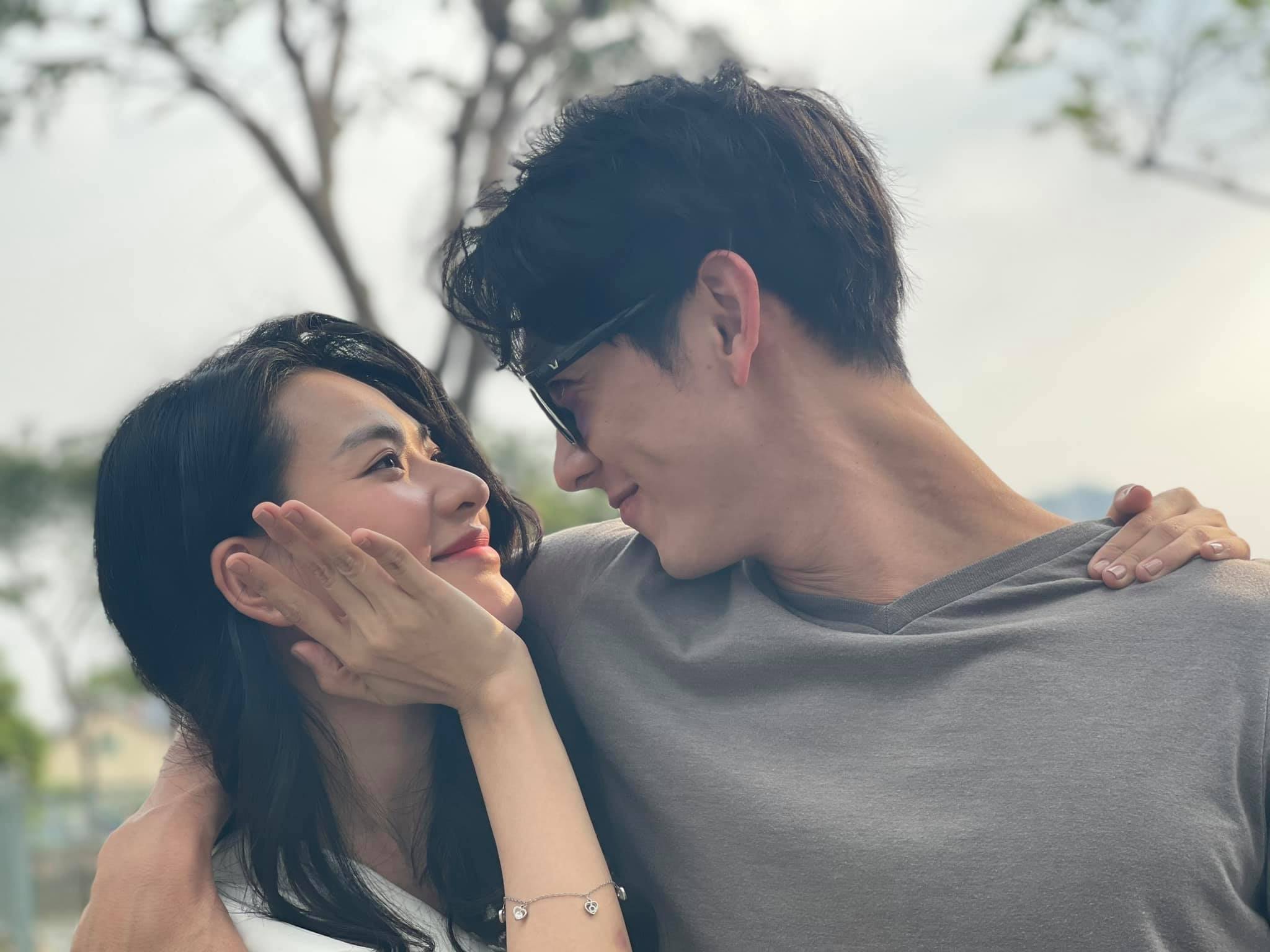 Tình cảm trong phim "Cây táo nở hoa" chưa đủ, Song Luân còn công khai ảnh ngọt ngào và "tỏ tình" với Minh Trang rồi đây này