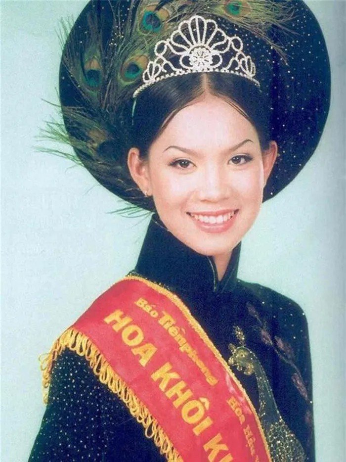 Hoàng Oanh từng ghi danh tham dự Hoa hậu Việt Nam năm 2002 và xuất sắc giành danh hiệu Á hậu 1