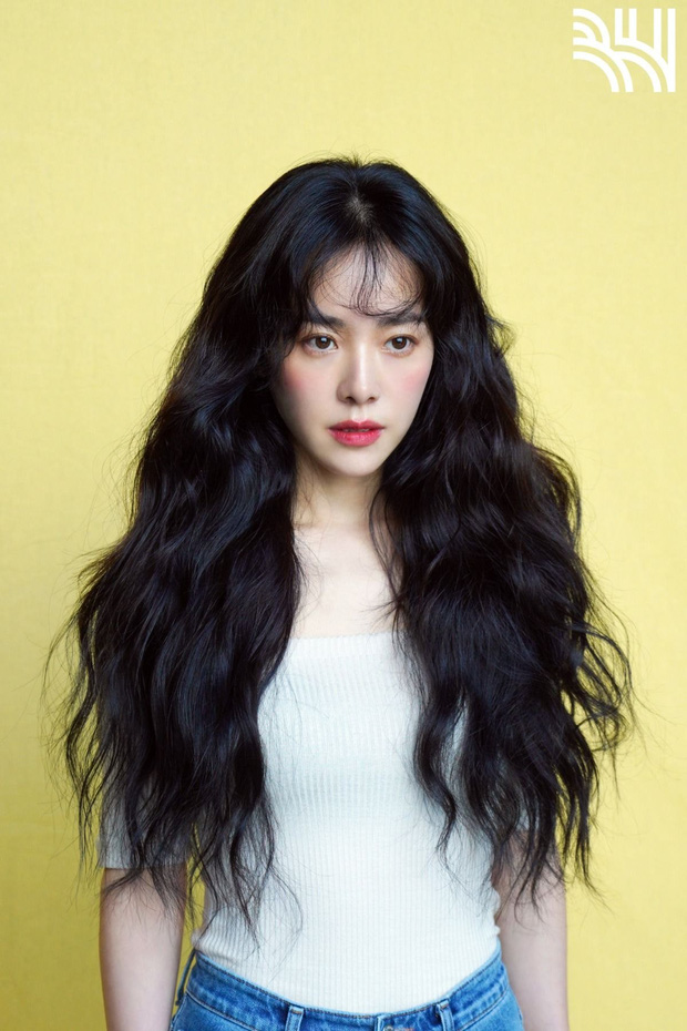 Han Ji Min sở hữu nhan sắc kiều diễm, xinh đẹp và là một trong những sao nữ có gương mặt mộc hoàn hảo.