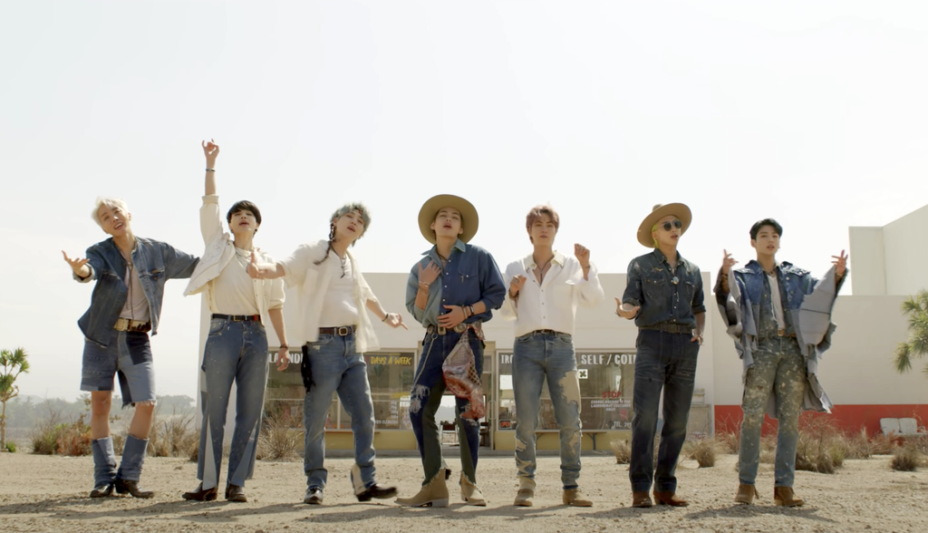 BTS hóa thành những chàng trai cao bồi trong MV "Permission to Dance"
