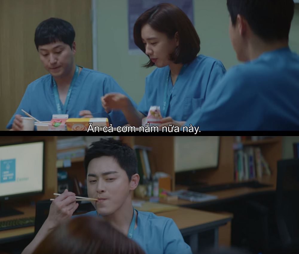 Hình ảnh giáo sư gấu Chu Min Ha và Min Ha thân thiết trò chuyện, chia sẻ đồ ăn cho nhau vô tình khiến Ik Jun chú ý.