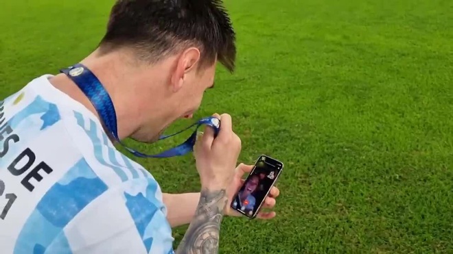 Vừa vô địch Copa America, Messi lập tức gọi video ăn mừng với bà xã