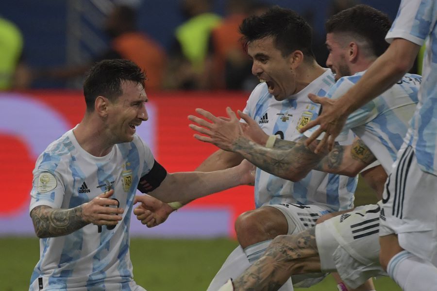 Messi bật khóc trước chiến thắng tại Copa America