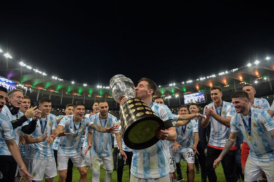 Vừa vô địch Copa America, Messi lập tức gọi video ăn mừng với bà xã - Ảnh 8