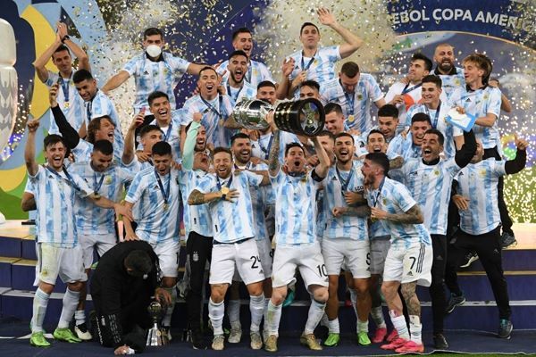 Vừa vô địch Copa America, Messi lập tức gọi video ăn mừng với bà xã - Ảnh 6