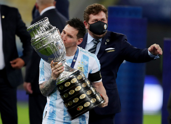 Vừa vô địch Copa America, Messi lập tức gọi video ăn mừng với bà xã - Ảnh 9