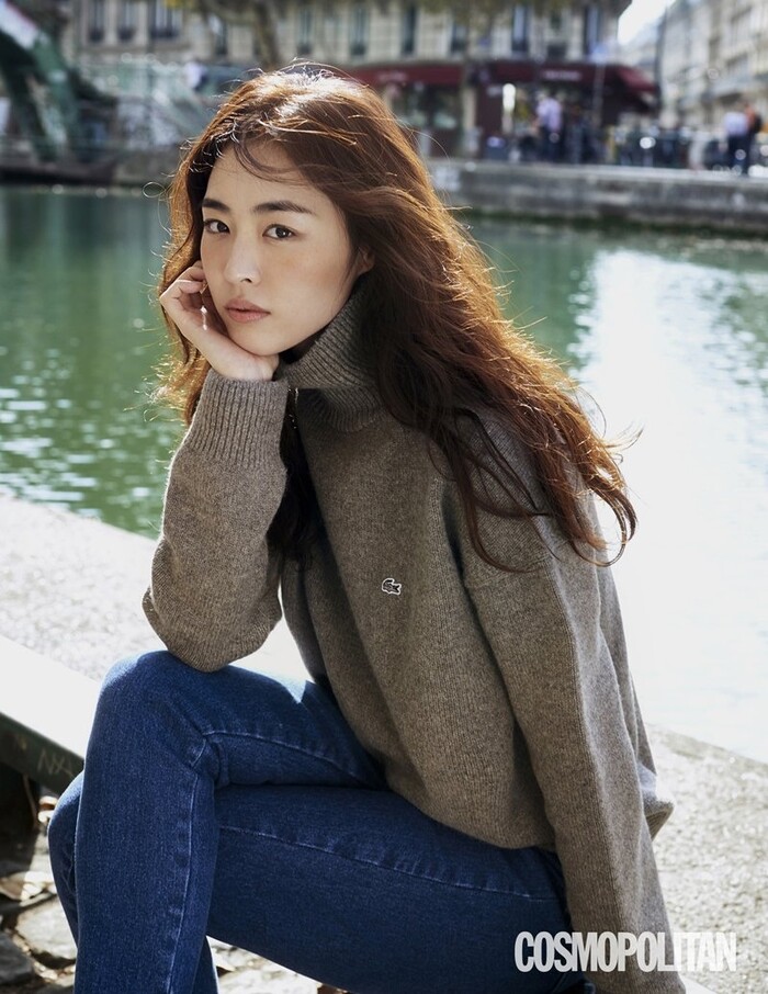 Dù đã bước sang tuổi 33, Lee Yeon Hee vẫn nhận về nhiều sự ngưỡng mộ cho vóc dáng thon thả,và gương mặt không tì vết của mình.