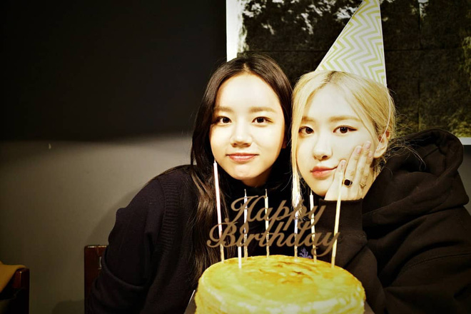 Hyeri xuất hiện trong sinh nhật của Rosé
