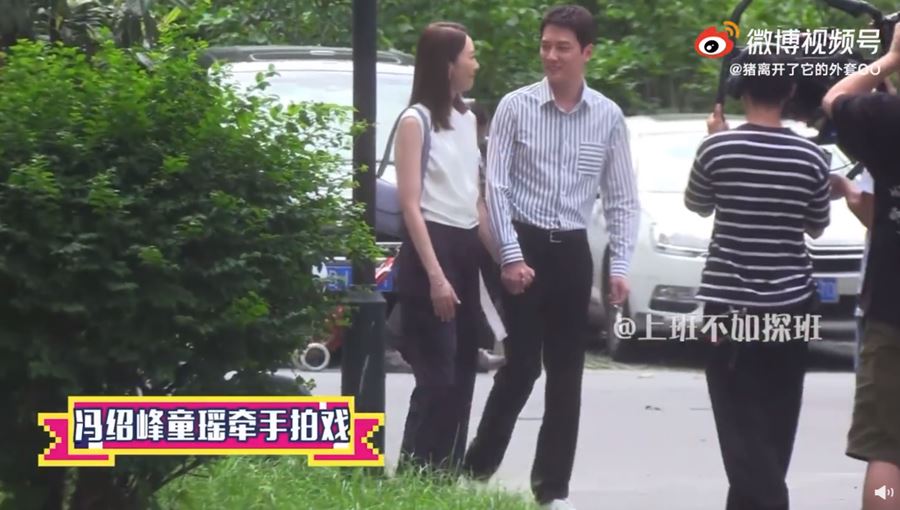 Phùng Thiệu Phong và bạn diễn Đồng Dao được cho là đang thực hiện phân cảnh hẹn hò tại công viên.