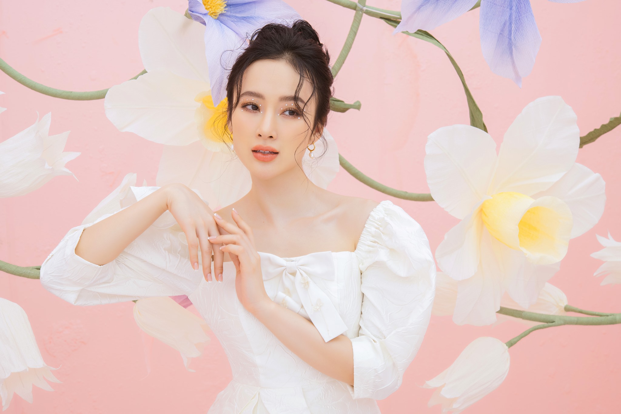 Angela Phương Trinh là ai? Gái hư showbiz "hoàn lương" ăn chay niệm Phật