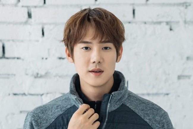 Yoo Yeon Seok - "Mỹ nam màn ảnh" rất có duyên với các vai diễn bác sĩ