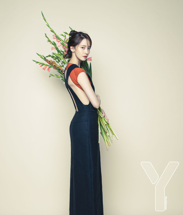 Yoona diện mẫu thiết kế cắt xẻ gợi cảm tôn tấm lưng trắng nõn