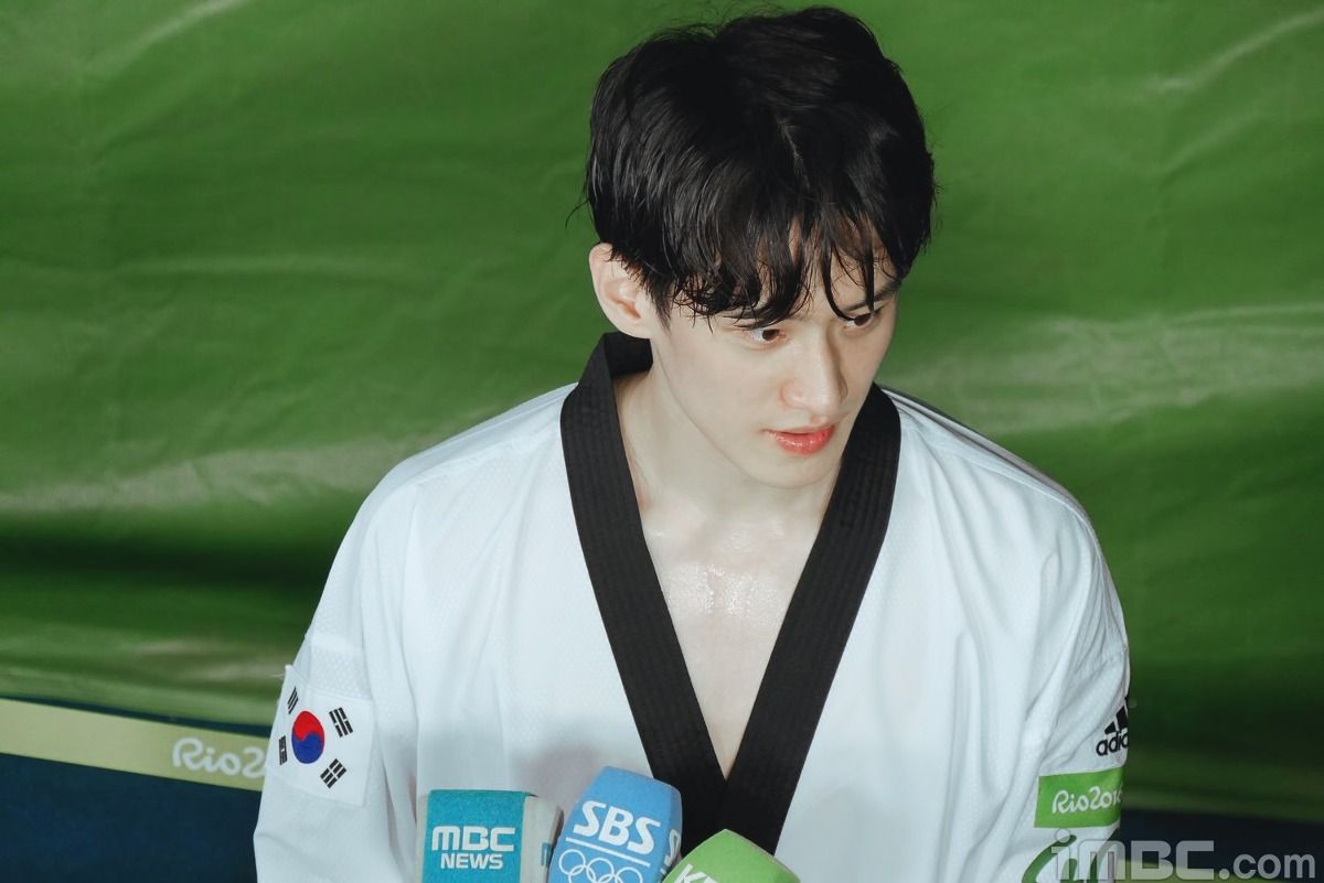 Chỉ qua ống kính thường, Lee Dae Hoon vẫn chiếm spotlight bởi vẻ ngoài điển trai xứng đáng danh hiệu 'hoàng tử Taekwondo'
