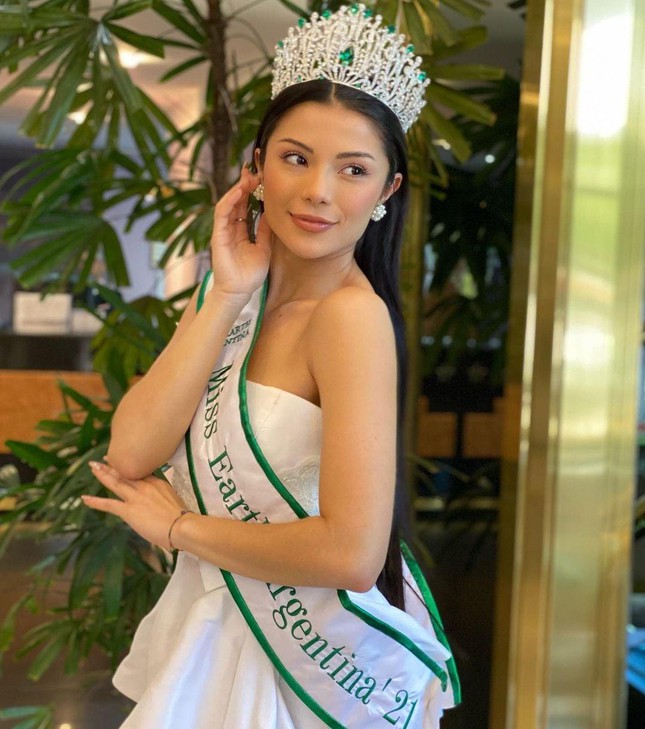 Flora Veloso chính thức đăng quang Hoa hậu Trái đất Argentina 2021