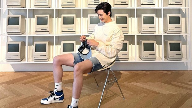 Park Seo Joon không làm gì, chỉ ngồi ghế cũng thu về hơn 3 triệu lượt thả tim