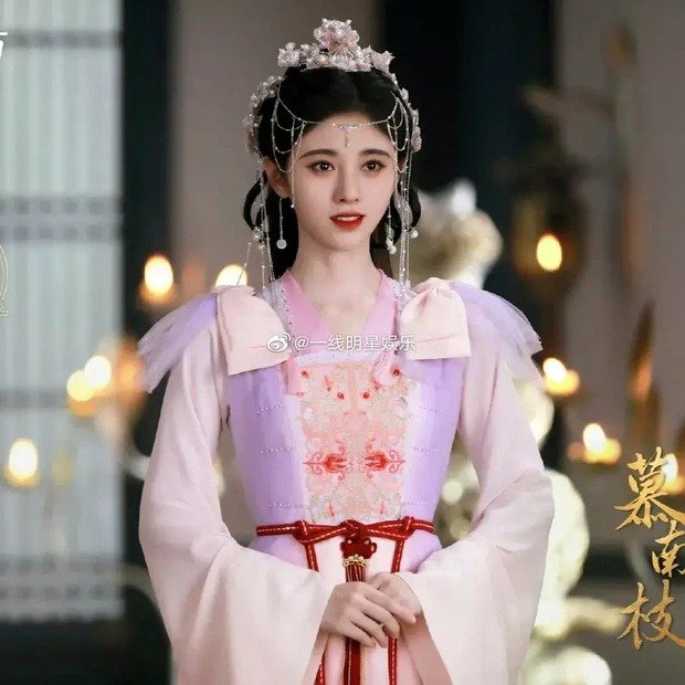 Tạo hình cổ trang trong 'Hoa Nhung' của Cúc Tịnh Y được nhận xét giống với phim Mộ nam chi cũng do cô đóng
