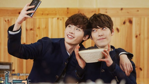 Lee Jong Suk chứng minh 'tình thương mến thương' với bạn thân Kim Woo Bin bằng việc làm này