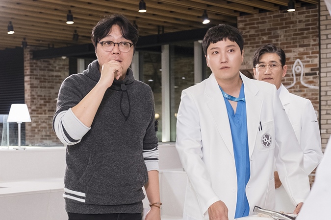 Đạo diễn Shin Won Ho là ai? PD quyền lực nhất nhì Kbiz, cha đẻ của 'Hospital Playlist', 'Reply', 'Prison Playbook' - Ảnh 9