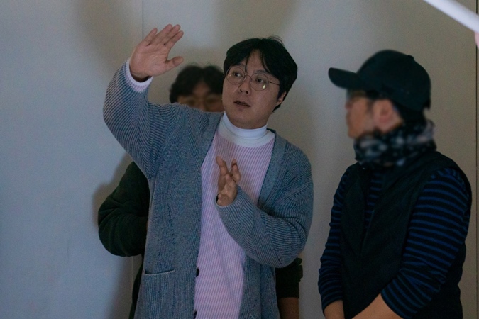 Shin Won Ho bắt tay cùng biên kịch nổi tiếng Lee Woo Jung tạo nên 'vũ trụ điện ảnh' tvN với những tác phẩm vô cùng ấn tượng