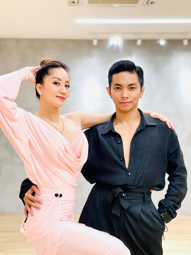 Khánh Thi - Phan Hiển là cặp đôi dancesport sáng giá nhất cả nước. 