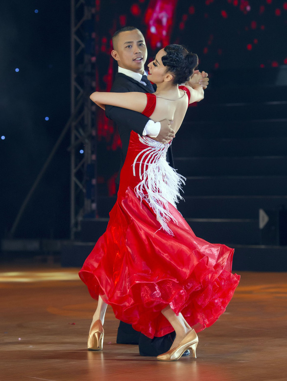Khánh Thi cùng Chí Anh đặt nền móng cho dancesport tại Việt Nam