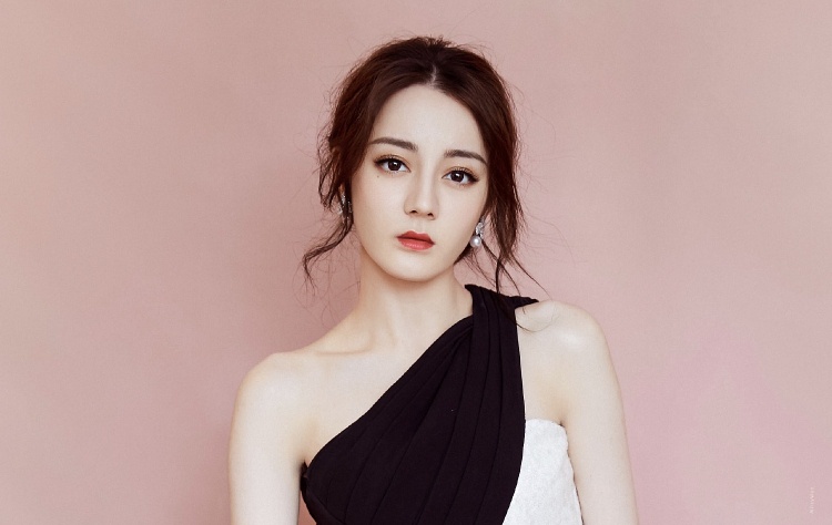 Địch Lệ Nhiệt Ba là ai? "Hoa tuyết Tân Cương", tiểu hoa đán 9x nổi tiếng nhất làng giải trí Hoa ngữ