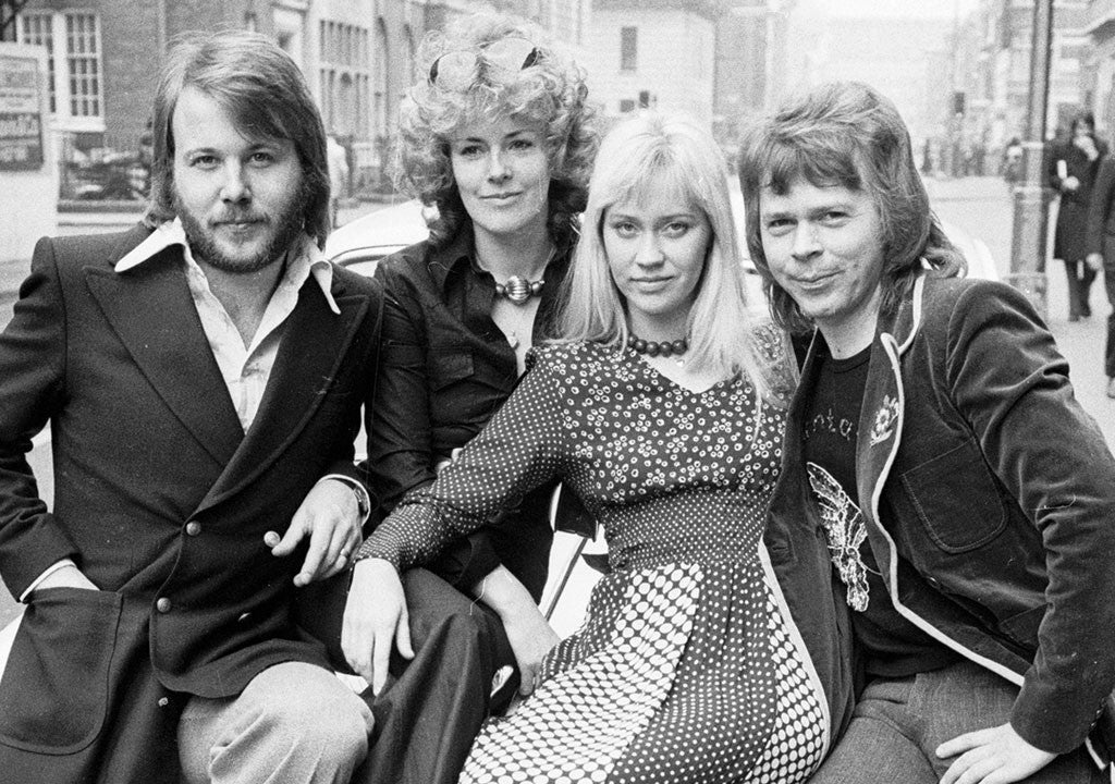 ABBA: פֿון 2 ליב וואָווען די מערסט געראָטן קנאַל באַנד פון אַלע מאָל