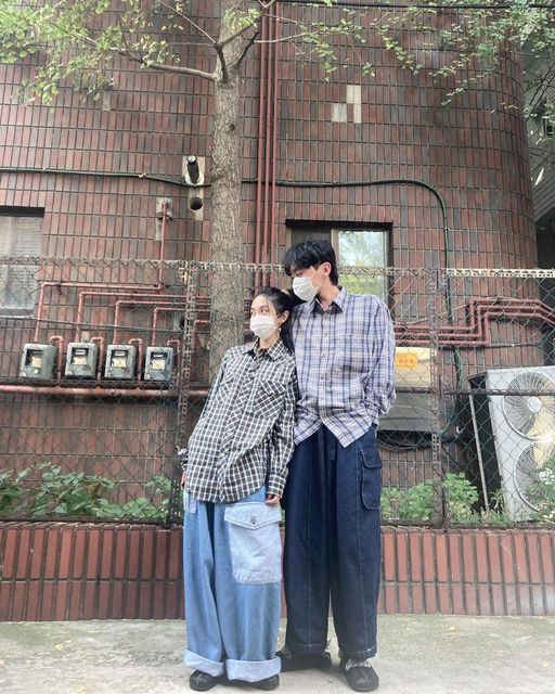 Kwon Mina đã đăng tải một bức ảnh chụp 2 người và tiết lộ rằng cô đã có bạn trai mới.