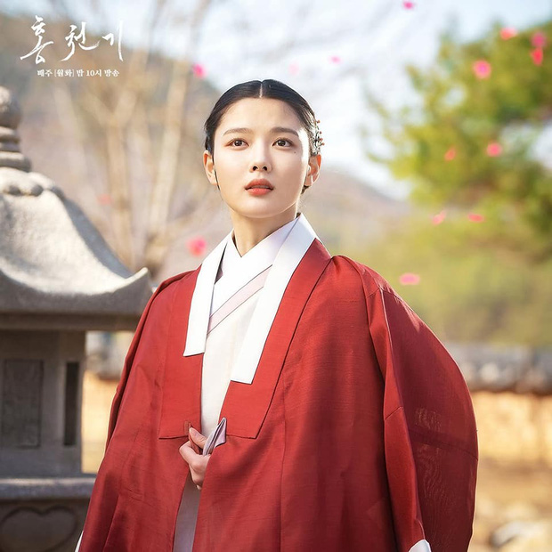 Kim Yoo Jung vào vai Hong Chun Gi, nữ họa sĩ duy nhất của triều đại Joseon, dù bị mù bẩm sinh nhưng cô nàng đã lấy lại được thị lực một cách thần kỳ.