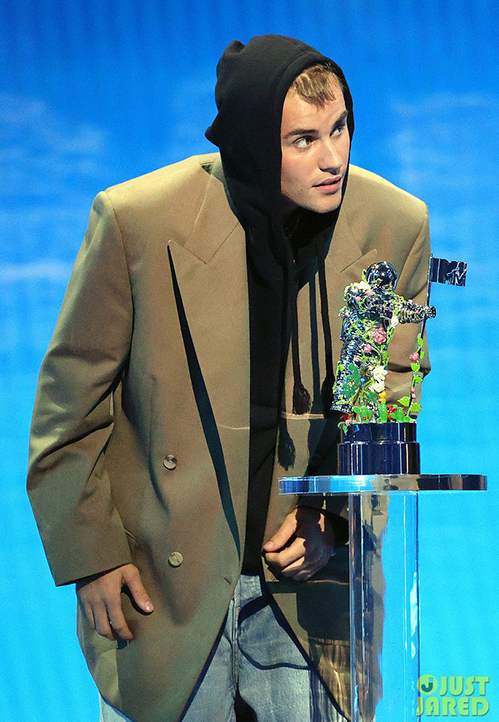 Justin Bieber thắng giải 'Nghệ sĩ của năm' tại Lễ trao giải MTV 2021