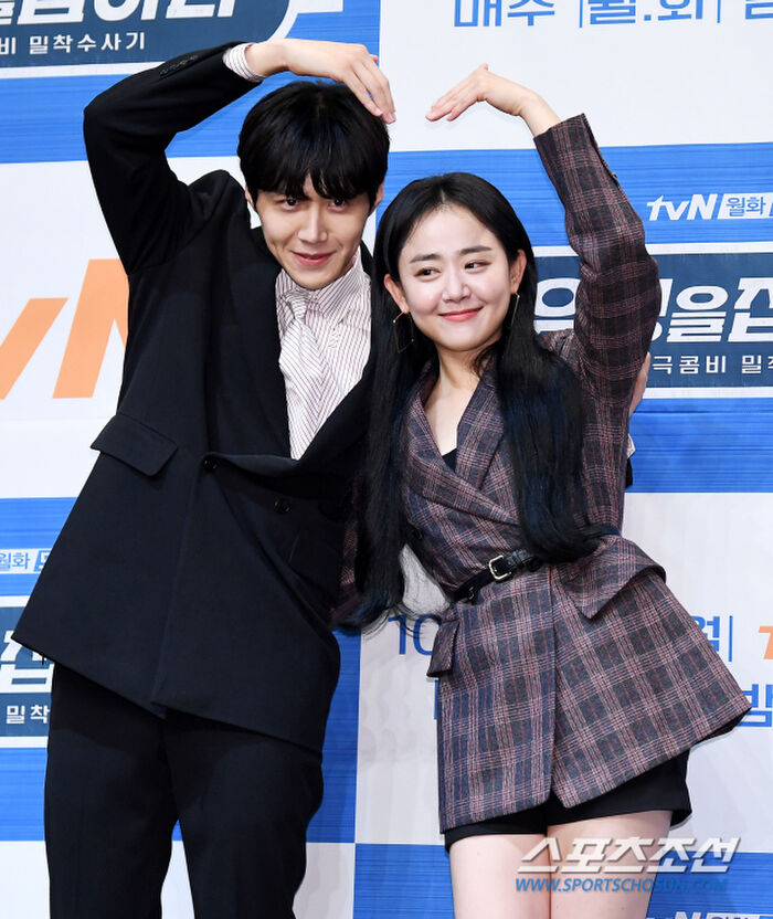 Kim Seon Ho và Moon Geun Young